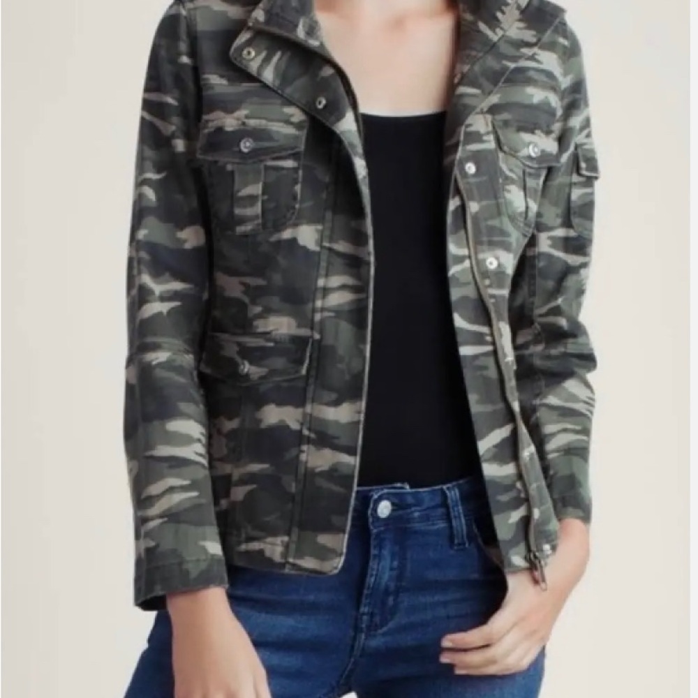 Kensie Camo Jacket, utility style, zip and snap front closure, pockets, size M